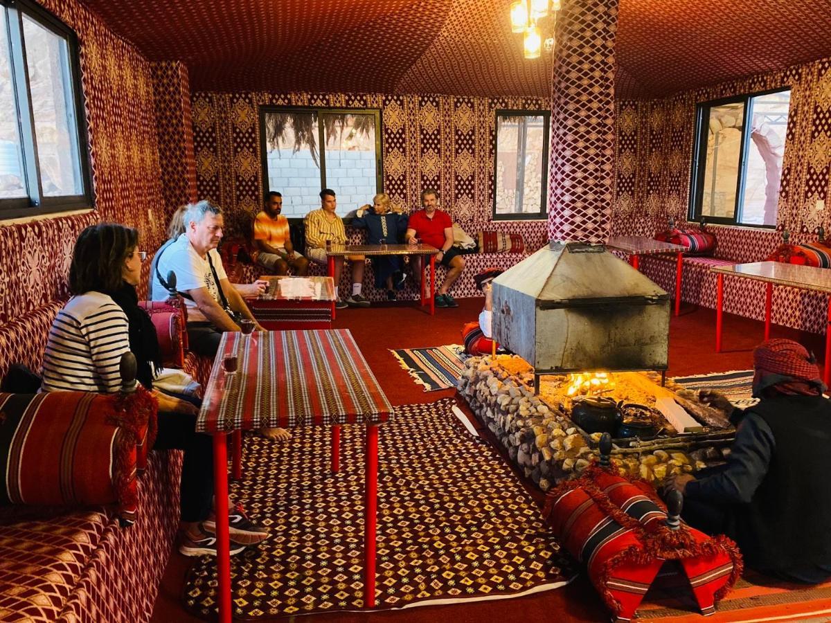 Star Guide Luxury Camp Hotell Wadi Rum Exteriör bild