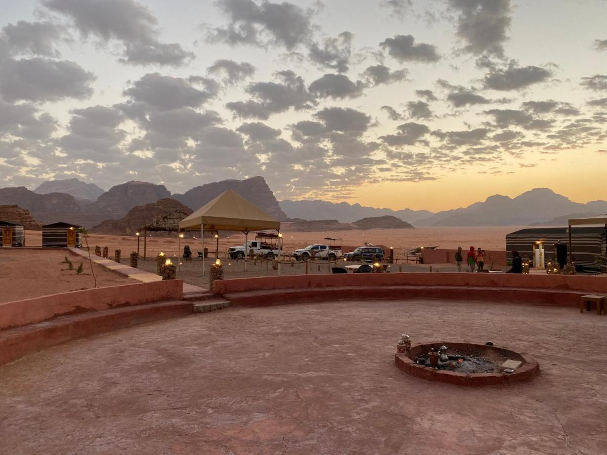 Star Guide Luxury Camp Hotell Wadi Rum Exteriör bild